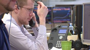 Индекс Мосбиржи ускорил падение на фоне слов Трампа о разочаровании в Путине