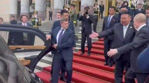 بعد انتهاء العرض العسكري في بكين.. بوتين و الزعيم كيم يستقلان سيارة واحدة ويتجهان لعقد محادثات