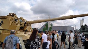 Зенитная реактивная система Тор-2Э и дальнобойная гаубица МСТА-С