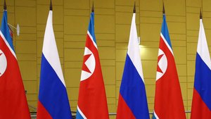 Флаги РФ и КНДР установлены в пекинском дворце "Дяоюйтай"