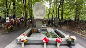 На могиле Русского поэта Сергея Есенина Завершилась Реставрация Памятника🙏 Ваганьковское кладбище.