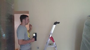 поиск кабеля в стене