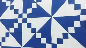 💙 Как сшить лоскутное одеяло из ткани двух цветов, и оно выглядит очень красиво. Отличная идея для