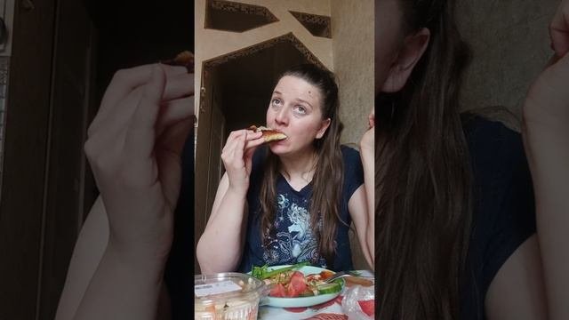 Всех с Шафутиновым днем! 😂😁Жареная картошечка😋О взаимоотношениях с родителями 😑 #мукбангроссия#