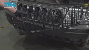 050. Как заменить вставку решетки радиатора на Jeep WJ (1999 - 2004)