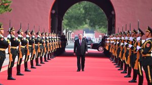 Эмомали Рахмон принял участие в военном параде в Пекине