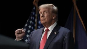 Трамп появился на публике на фоне слухов о его болезни и смерти