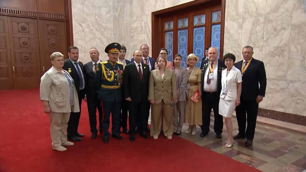 Путин встретился с потомками ветеранов Советской армии