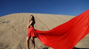 Девушка на песках