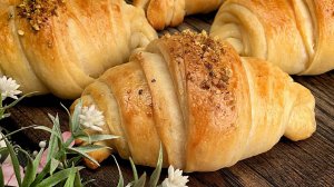 Круассаны с фисташками — нежные, слоистые и хрустящие! Простой рецепт без сложного теста