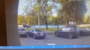 В Москве мигрант набросился на школьницу в подъезде!