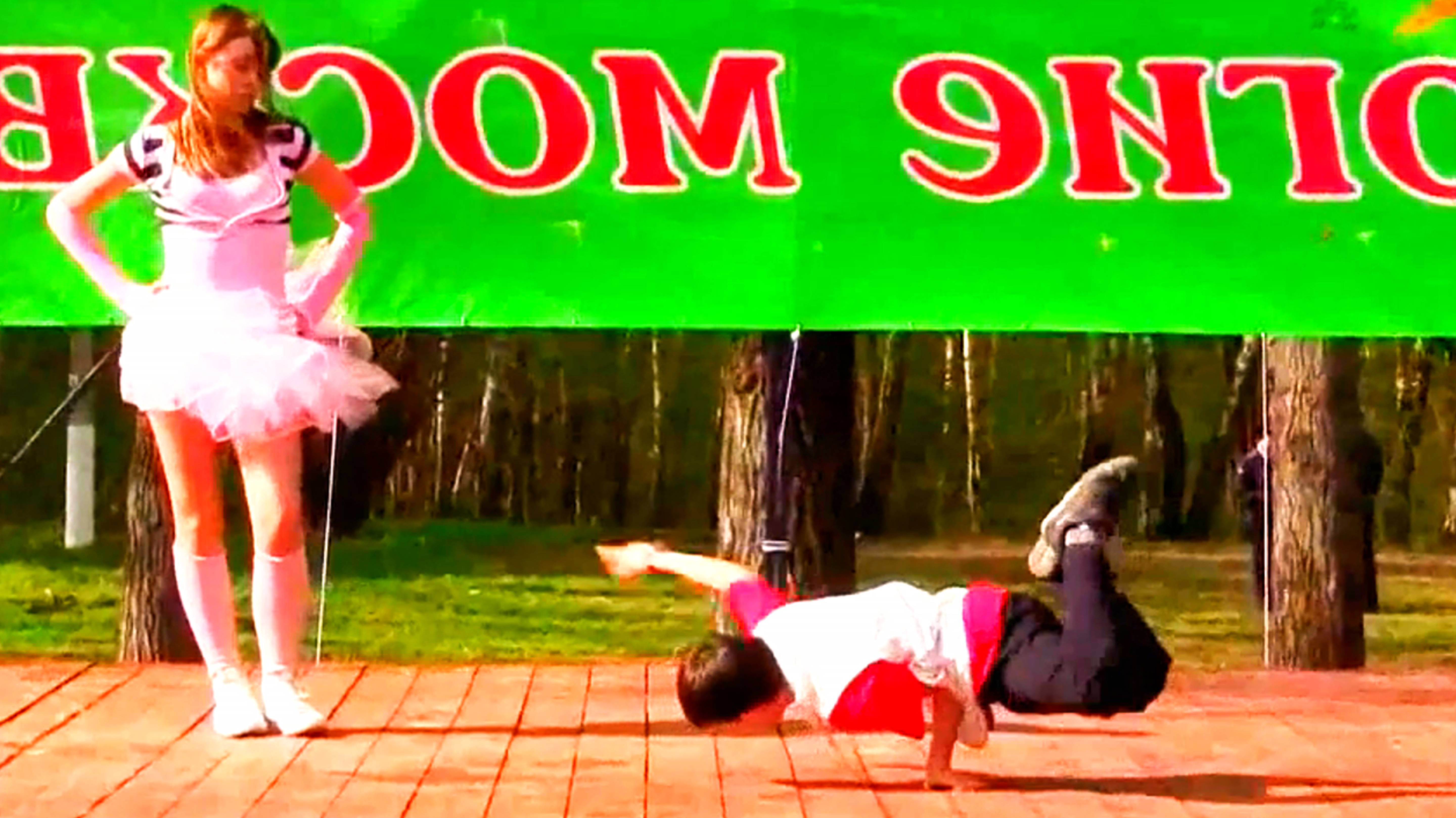 Брейк-данс девочка пытается танцевать смотреть онлайн