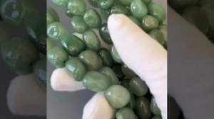 Зелёный авантюрин кварцит, цвет усилен