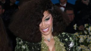 Суд оправдал рэпершу Карди Би по иску на $24 млн за нападение на охрану