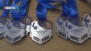 Соединяя берега. Спортсмены совершили исторический заплыв через пролив Невельского