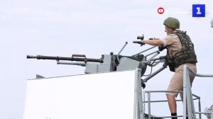 Корабль «Великий Устюг» отработал стрельбу по «противнику»