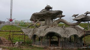 скульптуры сказочные домики  арт бетон. парк .работа Тушина Игоря