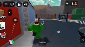 Играю в мм2 режим маскировки.