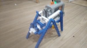 Механизм из конструктора: Паук