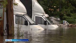 Последствия мощного ливня продолжают устранять в Череповце