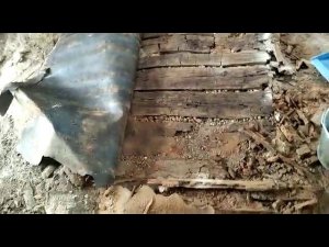 Пол превратился в труху...