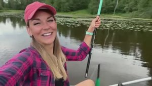 ДЕВОЧКИ РЫБАЧАТ ОДНИ В ДЕРЕВНЕ_ ЛОВИМ РЫБУ С ЛОДКИ И ГОТОВИМ