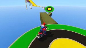 Супергерои на трассе — кто быстрее?