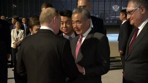 Владимира Путина в аэропорту Шоуду в Пекине провожал Министр иностранных дел Китая Ван И 3 сентября