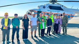 Спасатели Казахстана пригласили детей сирот их на учебно-тренировочный полет на вертолете «Ми-8»