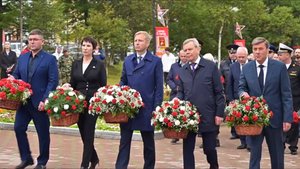 В Магадане у монумента «Узел Памяти» почтили героев Второй мировой войны