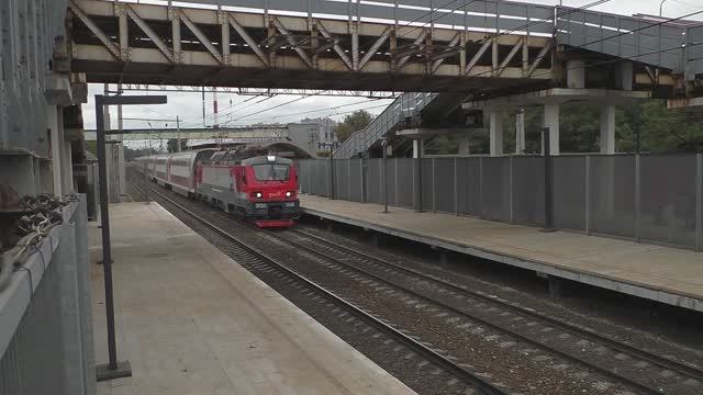 Эл.-воз ЭП20-049 (ТЧЭ-6) со скоростным фирм. поездом "Двухэтажный состав" № 737Ж Воронеж - Москва.