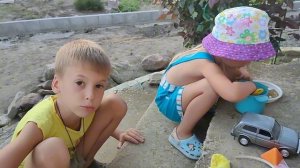 Планы в действие!!! Прогулка по саду!!! Чем занимаются мои внуки летом!!!