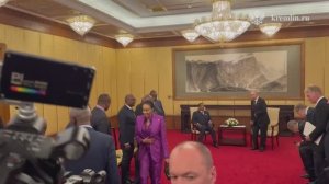 Началась беседа Владимира Путина с Президентом Республики Конго Дени Сассу-Нгессо Пекин, 3 сентября