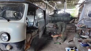 Югорские танкисты восстанавливают поврежденные боевые машины