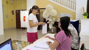 Почти 700 избирателей проголосовали в первый день досрочного голосования