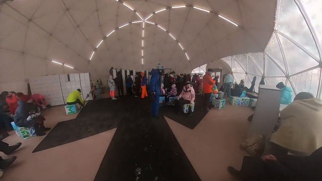 Манжерок. Буднично, в воскресенье. Нас склоны не ждут, но мы припёрлись! 19 февраля 2023