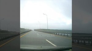 😲 Неуправляемый прицеп скатился по Президентскому мосту. Многотонная махина отцепилась от грузовик