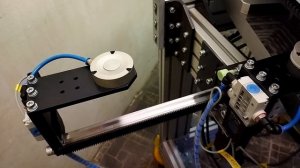 Узел перекладки листов фольги при помощи присосок Бернулли