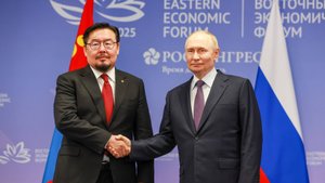 Владимир Путин с Премьер-министром Монголии Гомбожавын Занданшатаром, Владивосток, 4 сентября 2025