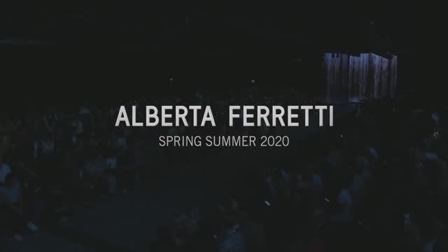 Показ коллекции Alberta Ferretti весна-лето 2020