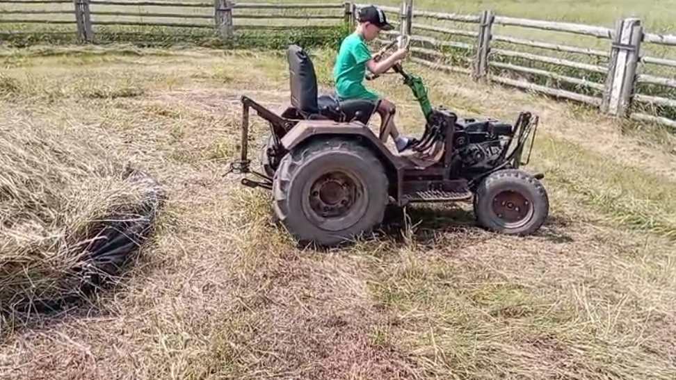 Самодельный минитрактор Василёк. Сборка после покраски.Часть первая. смотреть онлайн
