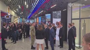 Владимир Путин посещение НЦ «Россия» началось с осмотра интерактивной зоны, 4 сентября 2025 года