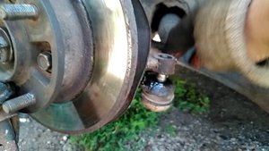 как снять шаровую без съемника