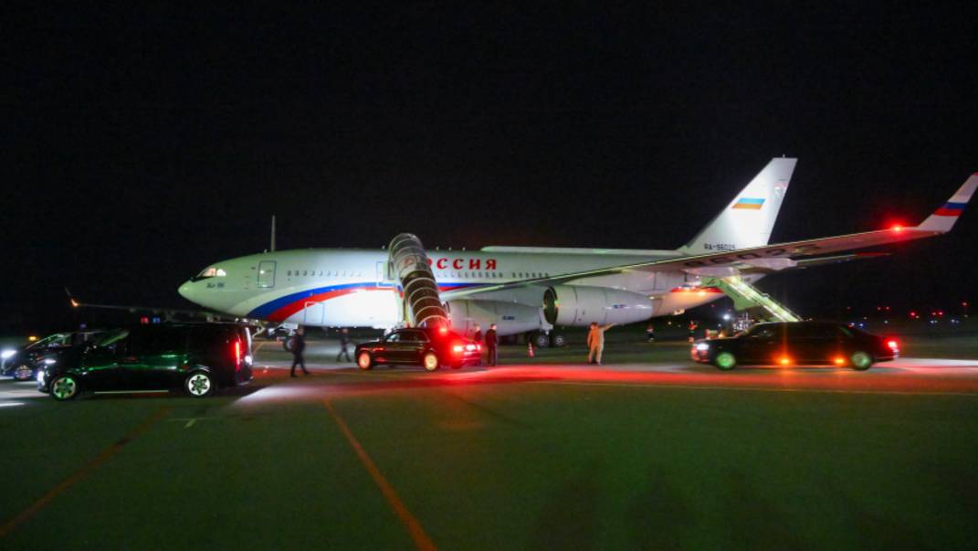 Путин прилетел во Владивосток для участия в ВЭФ: программа мероприятий