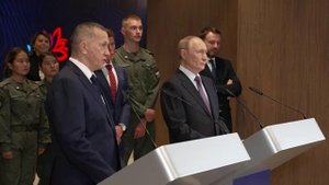 Владимир Путин посетил филиал национального центра "Россия" во Владивостоке