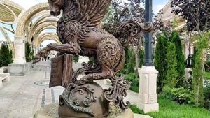 Оригинальный фонтан в "Новом Херсонесе".