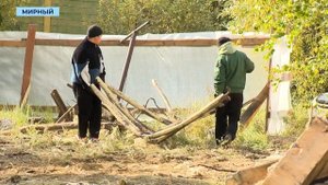 Расселённый дом в Мирном на улице Ойунского снесут до конца сентября