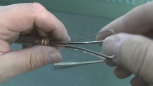 НЕ ВЫБРАСЫВАЙТЕ ДВОРНИКИ Простой захват из гибкой подводки и каркасной щетки