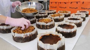 Баскский чизкейк с малиновым джемом и крошкой из рожков. Корейская кондитерская