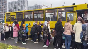 Новые автобусы обещают добавить для подвоза детей в тюменскую школу